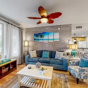 https://beauty-by-the-bay.hotels-destin.com