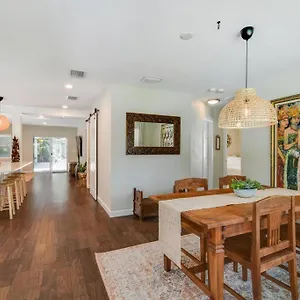 Holiday home Luxury In The Heart Of South & Pool!, Tampa