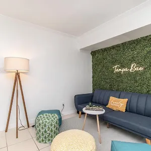 Holiday home 6 Bedroom Bucs Airport Mall Wifi, Tampa